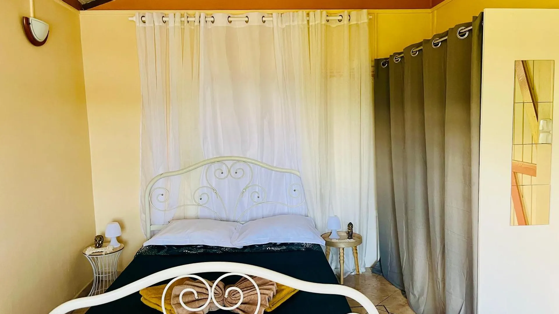 Studio Amour Bouillante 0*,  Guadeloupe